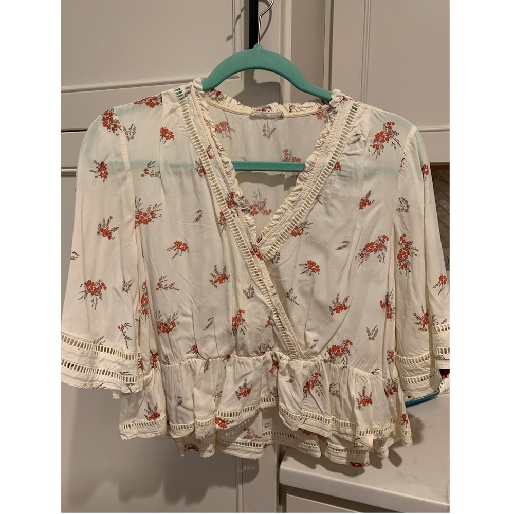Bell sleeve crop